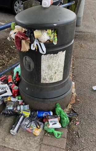 Overflowing litter bin in Wokingham Borough